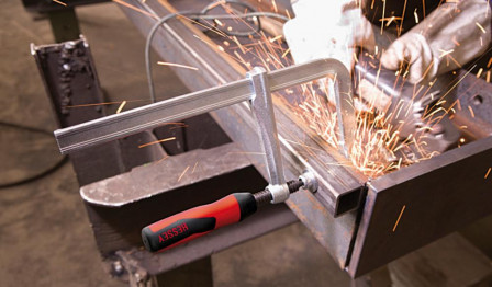 Presse à vis tout acier avec manche bicomposant 250x120mm 