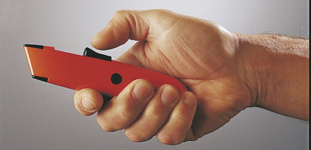 cutter lame auto-rétractable